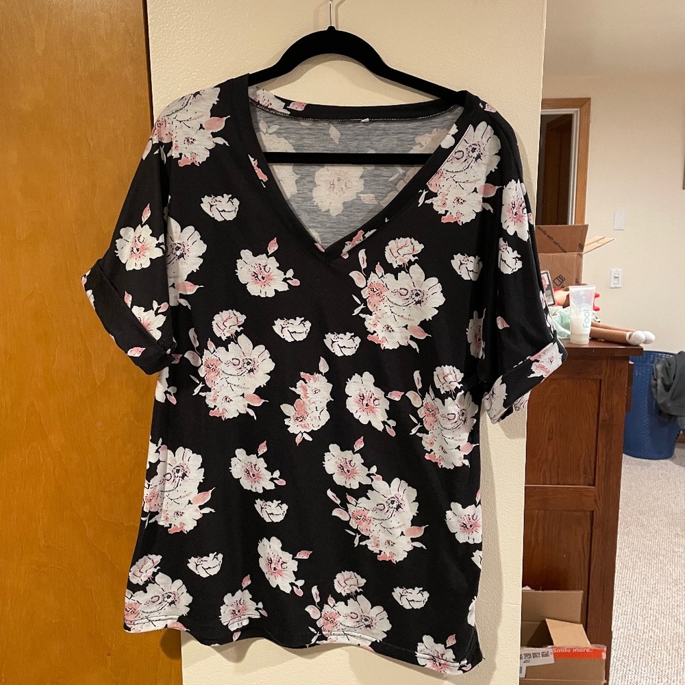 Flower pattern short sleeve shirt